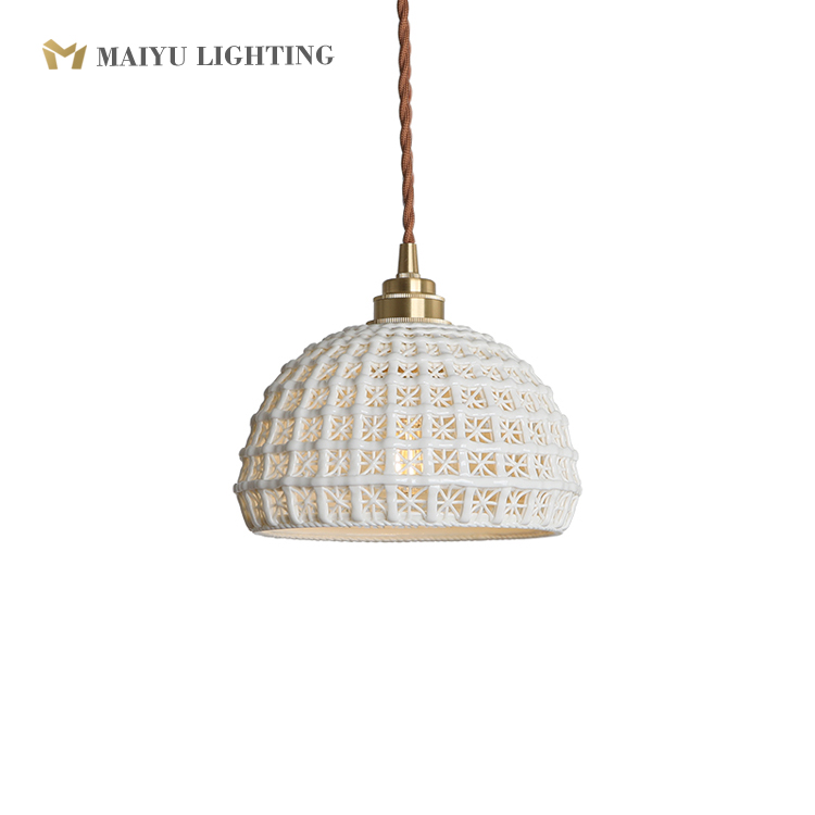 White ceram hanging lamp