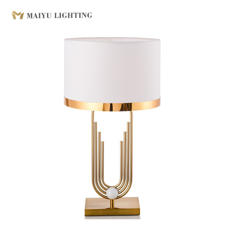 Postmodern creative metal fashion desk lighting American simple living room desk lamp